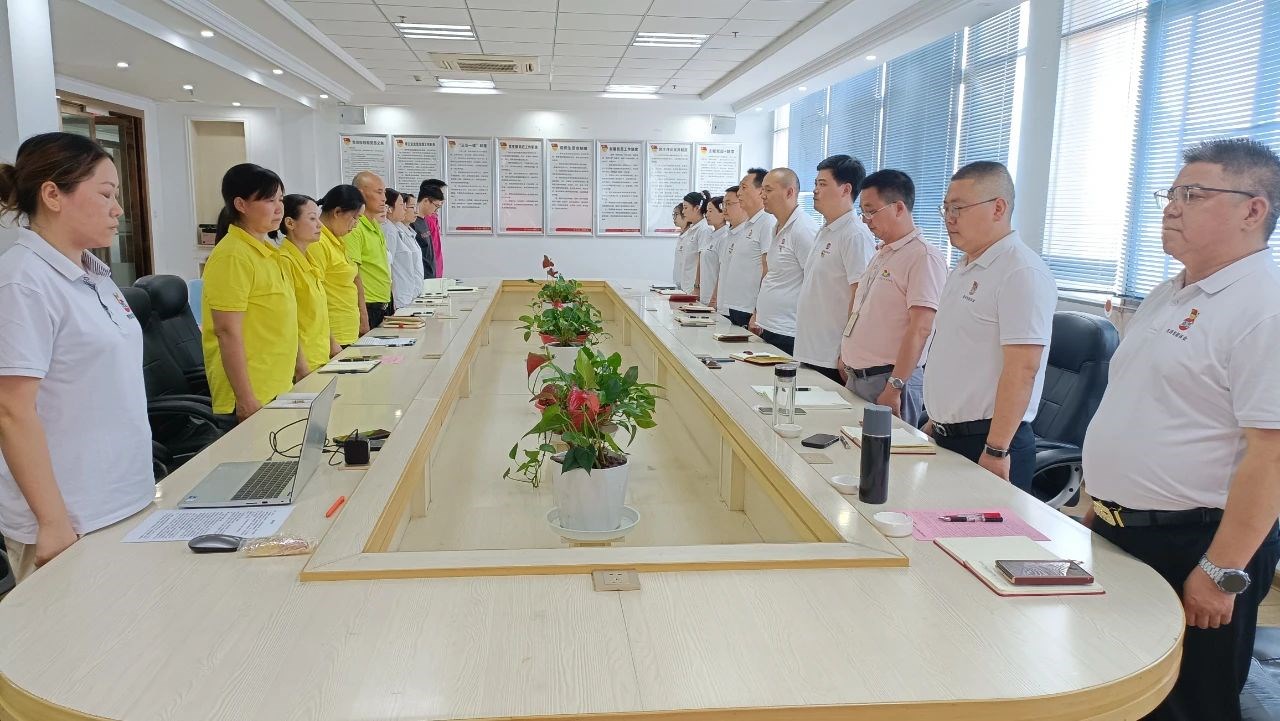 党建生产两手抓，，，，党员骨干双培养！！！！尊龙时凯智能科技集团各公司党支部联合召开关于郑宁红等同志入党宣誓大会